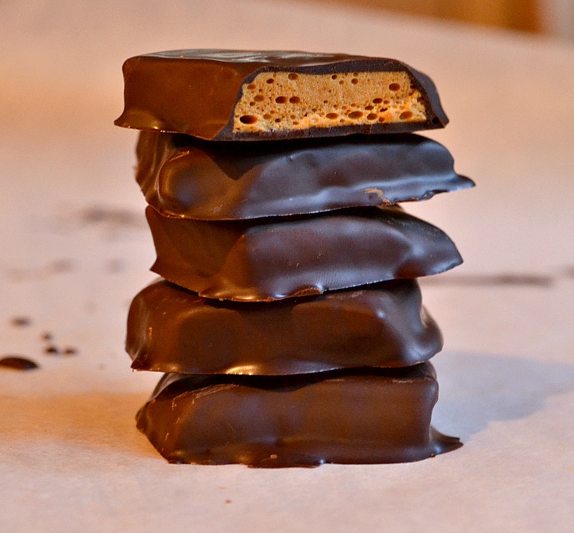 Самодельный шоколад. Crunchie шоколадный батончик. Шоколад интересной формы. Самодельные шоколадки.