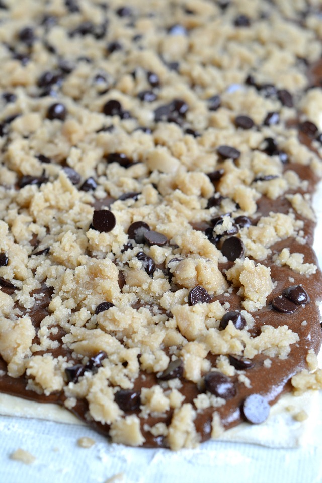 Brookie Buns {Brownie + Chocolate Chip Cookie + Sweet Roll}